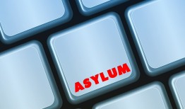 高价找黑客的风险与替代方案：合法网络安全服务全解析