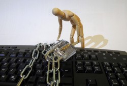 黑客24小时在线接单服务：揭秘网络安全应急服务的真相与风险