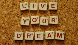 黑客追款联系方式靠谱吗？揭秘网络诈骗后正规追款渠道与避坑指南