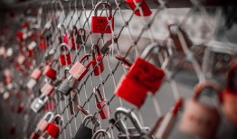 黑客群QQ号大全：安全获取与风险规避指南，避免法律陷阱与信息泄露