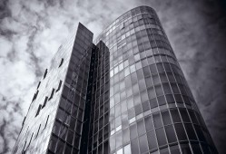 黑客一年到底能挣多少钱？揭秘白帽、黑帽、灰帽黑客的真实收入与风险