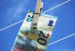 黑客接一单要多少钱？揭秘地下市场定价内幕，帮你避开高价陷阱和诈骗风险