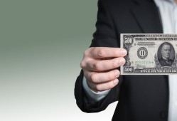 黑客帮忙追钱靠谱吗？揭秘法律风险与安全追款途径，避免二次损失