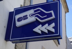 找黑客定位对方的位置多少钱？合法替代方案与风险警示