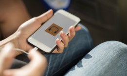 专业黑客24小时接单微信qq？揭秘网络安全灰色地带的真相与风险