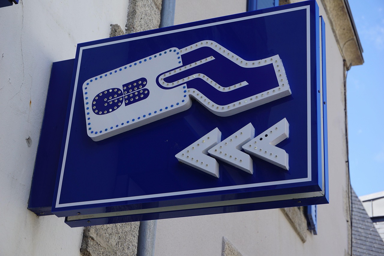 找黑客定位对方的位置多少钱？合法替代方案与风险警示