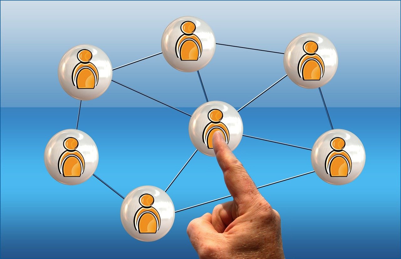 黑客挣多少钱？揭秘合法与非法收入途径，助你快速了解职业前景与风险